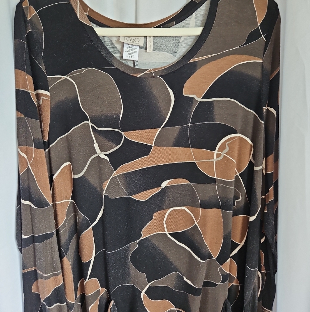 3 For $13.00! LOGO Lori Goldstein Abstract Print Tunic Top Sharkbite Hem Boho - Picture 4 of 5